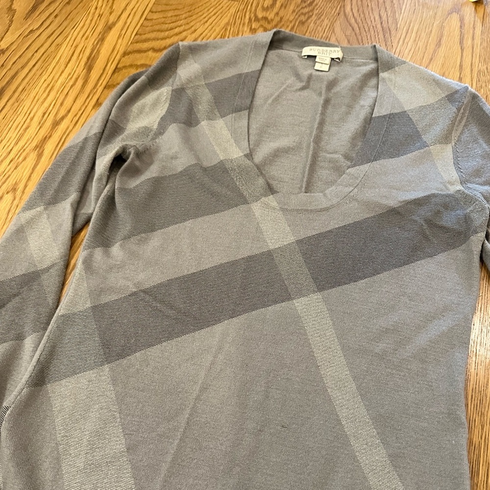 Authentic Burberry Women’s Scoop Neck Sweater. Perfect Condition. Size Small.